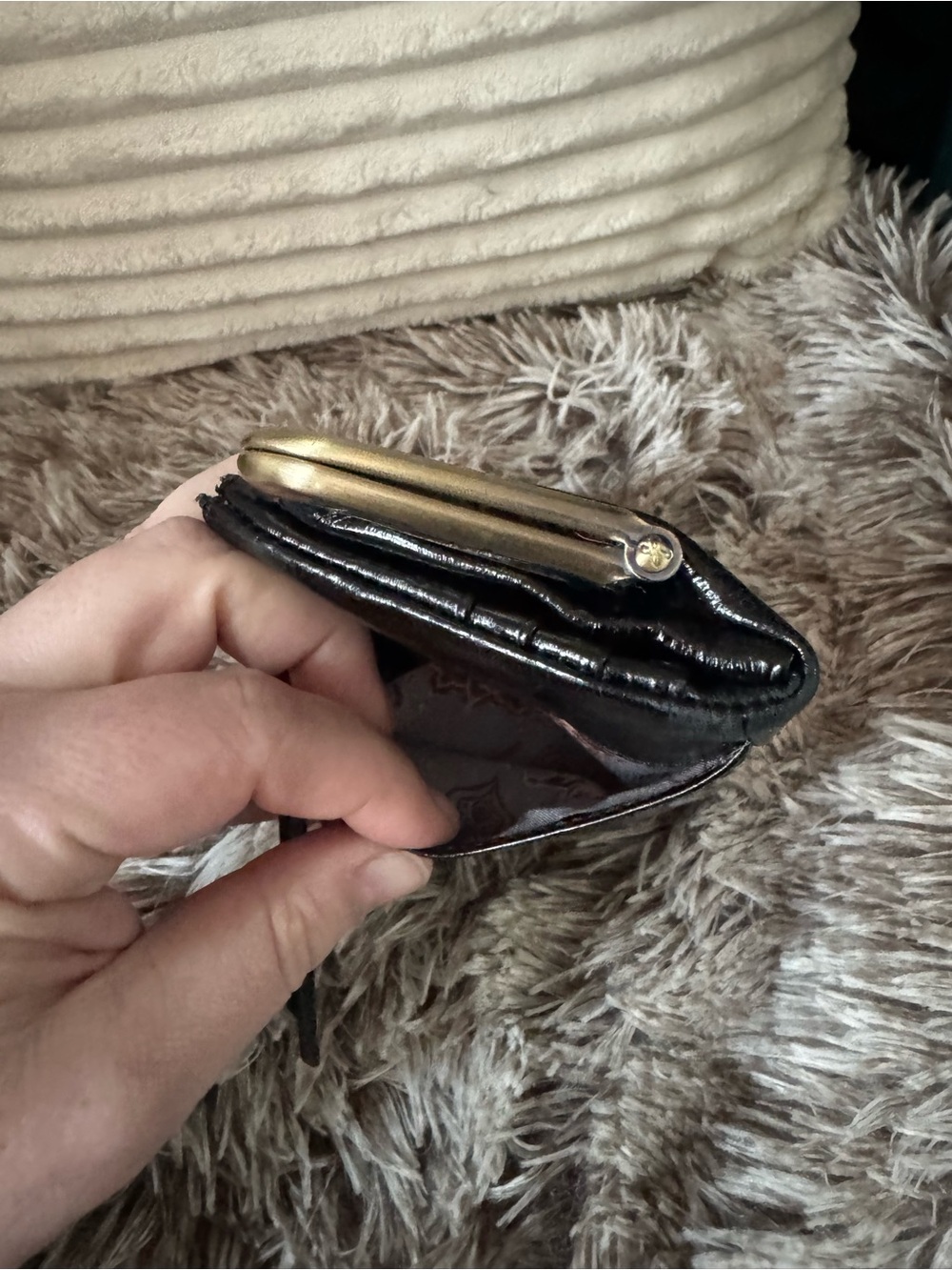 NWOT HOBO Continental Bi-Fold Wallet with Kisslock, Zipper, and Outer Pocket - Picture 4 of 8